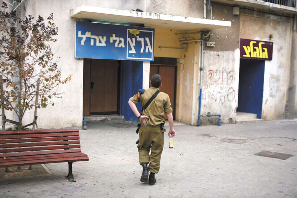 בניין גל"צ ביפו. באכ"א מעוניינים להביא יותר חרדים לתחנה \ צילום: יהושע יוסף // בניין גל"צ ביפו. באכ"א מעוניינים להביא יותר חרדים לתחנה ,