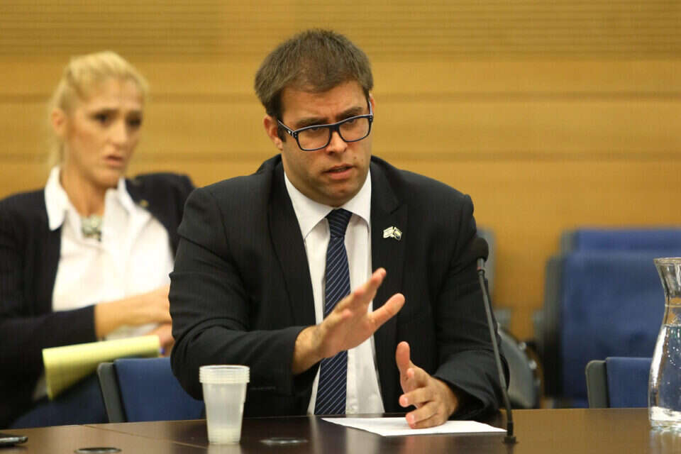 ח"כ חזן. נקנס ב־5,000 שקלים. טען: "לא ידעתי שצריך לדווח על הוצאות שהוציאו עבורי אחרים" // צילום: דודי ועקנין // ח"כ חזן. נקנס ב־5,000 שקלים. טען: "לא ידעתי שצריך לדווח על הוצאות שהוציאו עבורי אחרים" ,