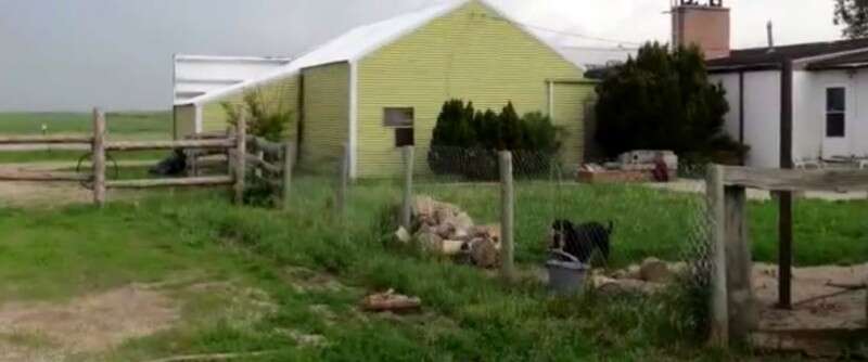 בשיאה כללה אוכלוסיית המקום 40 נפשות; בית הבעלים לשעבר של העיירה // צילום: טוויטר 