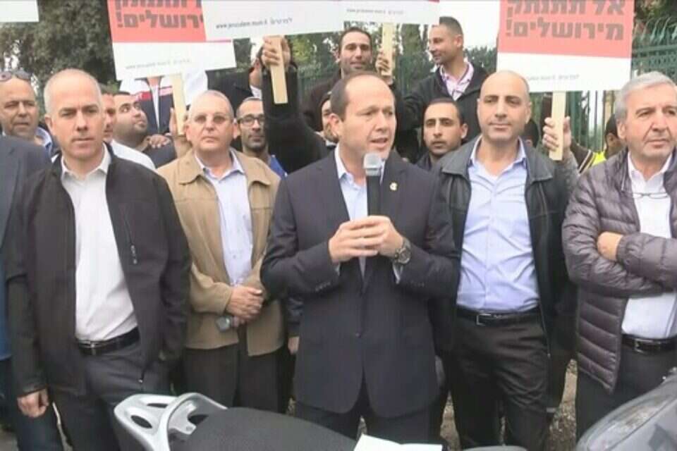 "על כחלון להפסיק להשתמש בתושבי ירושלים כבי ערובה". ניר ברקת // "על כחלון להפסיק להשתמש בתושבי ירושלים כבי ערובה". ניר ברקת ,