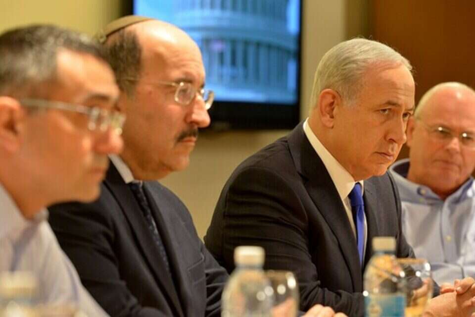 נתניהו בחדר המצב של משרד החוץ // צילום: קובי גדעון/לע"מ // נתניהו בחדר המצב של משרד החוץ ,
