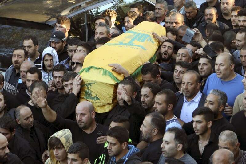 הלוויית אחד ההרוגים בפיגוע ברובע הדאחייה בביירות, בשבוע שעבר // צילום: רויטרס 