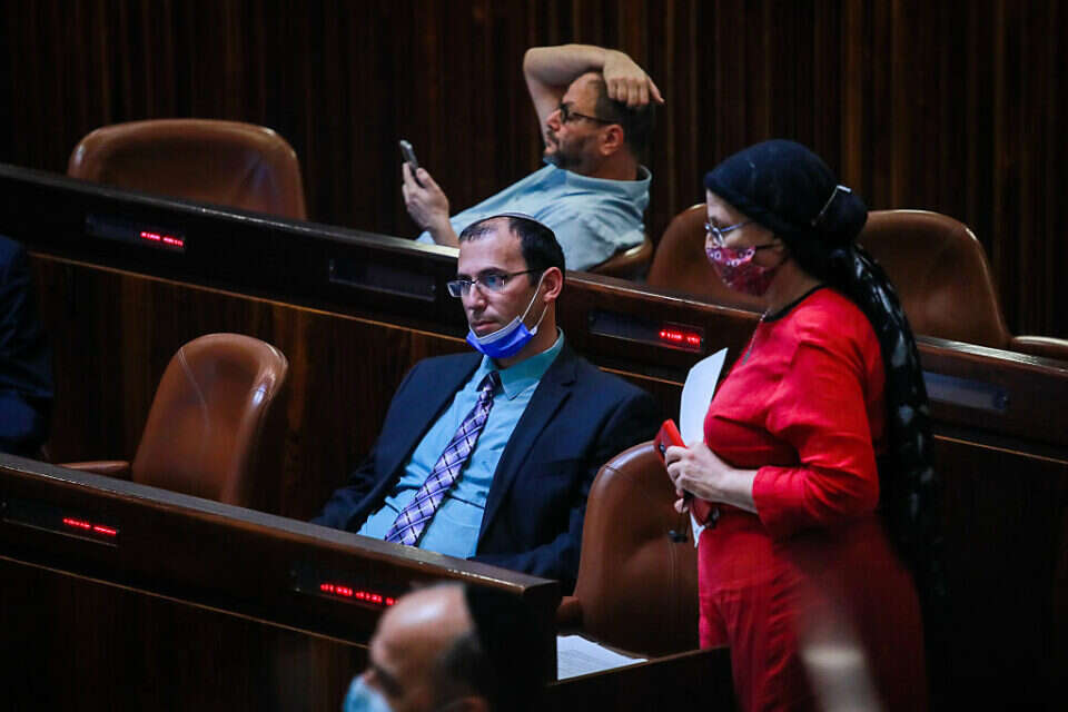 לאפשר אפליה על רקע אמונה דתית, רוטמן וסטרוק , אורן בן חקון