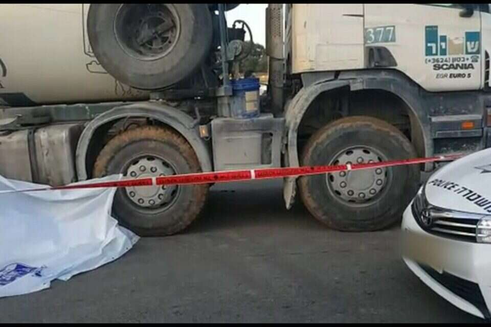 צילום: דוברות מד"א // תאונת דרכים קטלנית בפ"ת ,