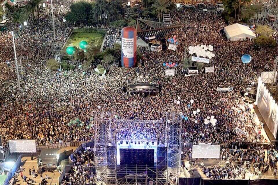 רבבות בעצרת לזכר רבין  //  צילום: גדעון מרקוביץ' // רבבות בעצרת לזכר רבין , 