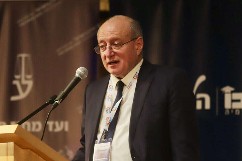 השופט אלכס שטיין , הרצי שפירא
