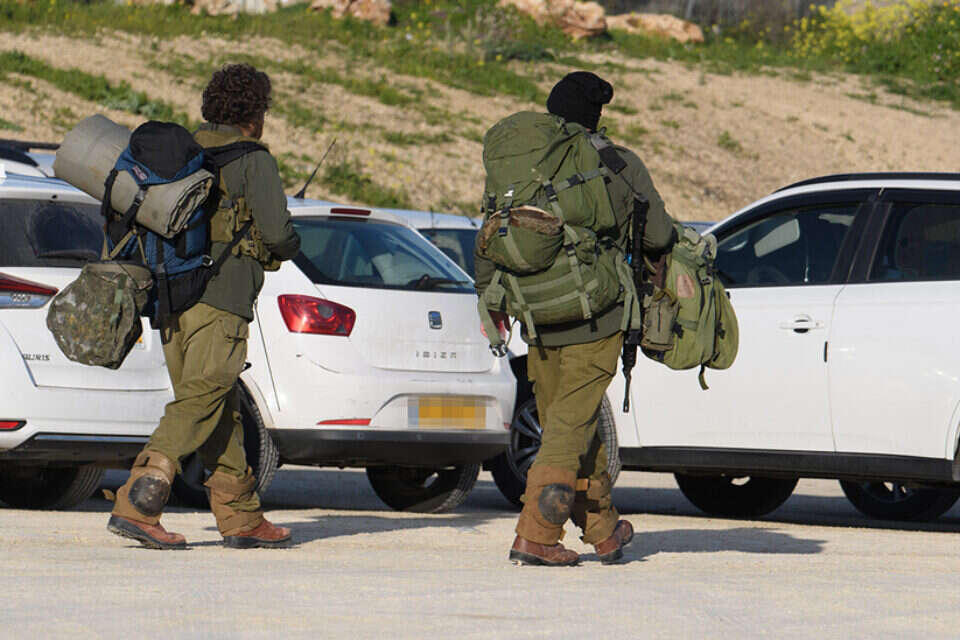 חיילי מילואים , אייל מרגולין/ג'יני