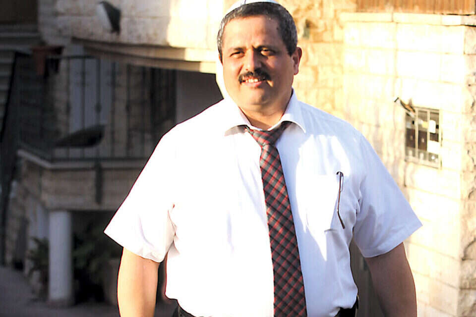מלכודות הדבש מחכות. רוני אלשיך \ צילומים: גדעון מרקוביץ // מלכודות הדבש מחכות. רוני אלשיך ,