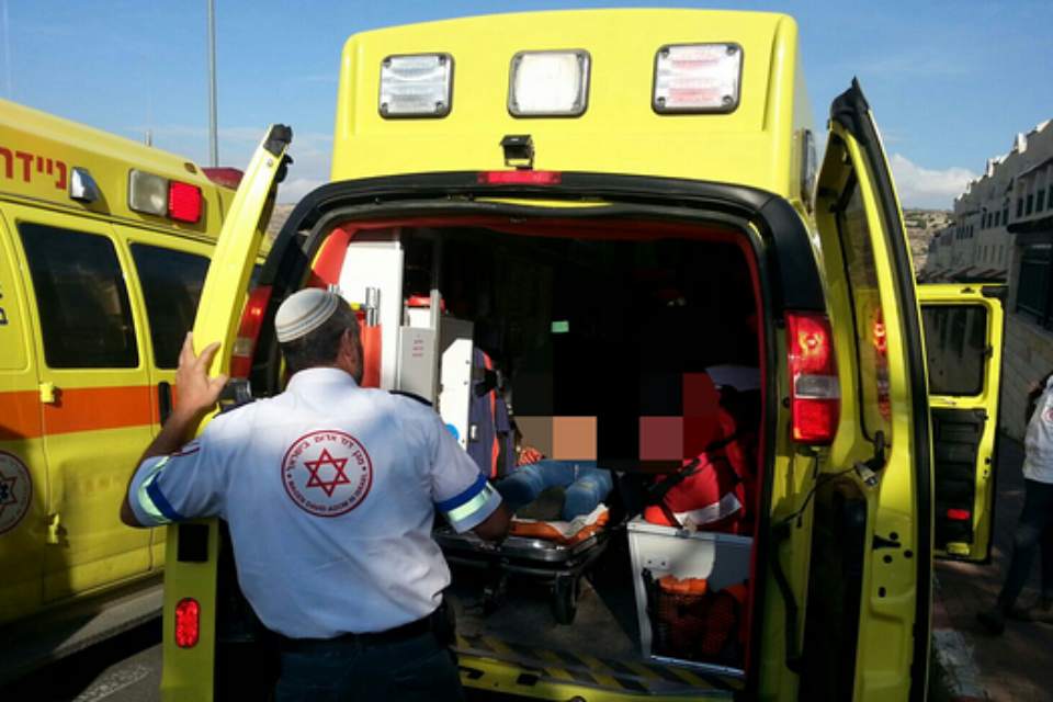 הפצוע בקריית ארבע // צילום: הצלה איו"ש // הפצוע בקריית ארבע  , 