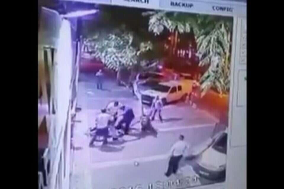רגע ההשתלטות על המחבל בעפולה // מתוך הסרטון // רגע ההשתלטות על המחבל בעפולה ,