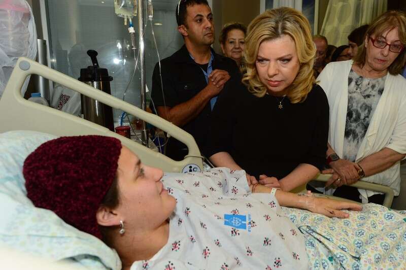 שרה נתניהו ביקרה את אודל בנט בביה"ח הדסה עין כרם // צילום: קובי גדעון/לע"מ