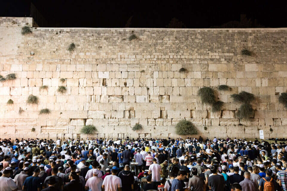 סליחות ברחבת הכותל המערבי \ צילום: דודי ועקנין // סליחות ברחבת הכותל המערבי ,