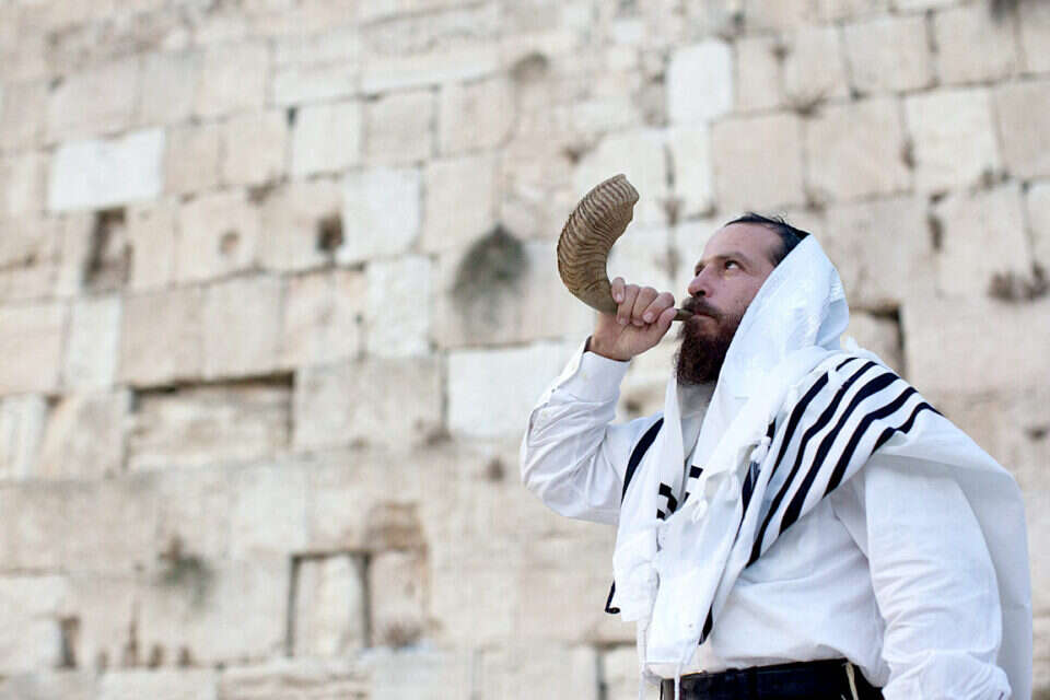 עם ישראל מציין את יום הכיפורים (ארכיון) , יונתן זינדל