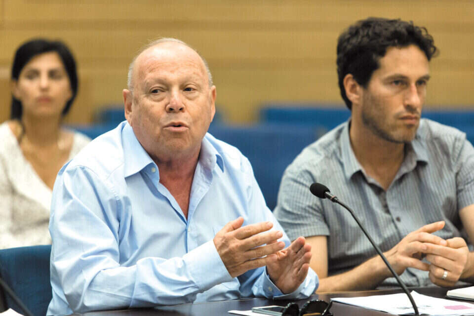 מזכ"ל הסתדרות המורים, יוסי וסרמן (משמאל), ולצידו אייל רם, במהלך הדיון. "מאמץ עליון" // צילום: דודי ועקנין // מזכ"ל הסתדרות המורים, יוסי וסרמן (משמאל), ולצידו אייל רם, במהלך הדיון. "מאמץ עליון" ,