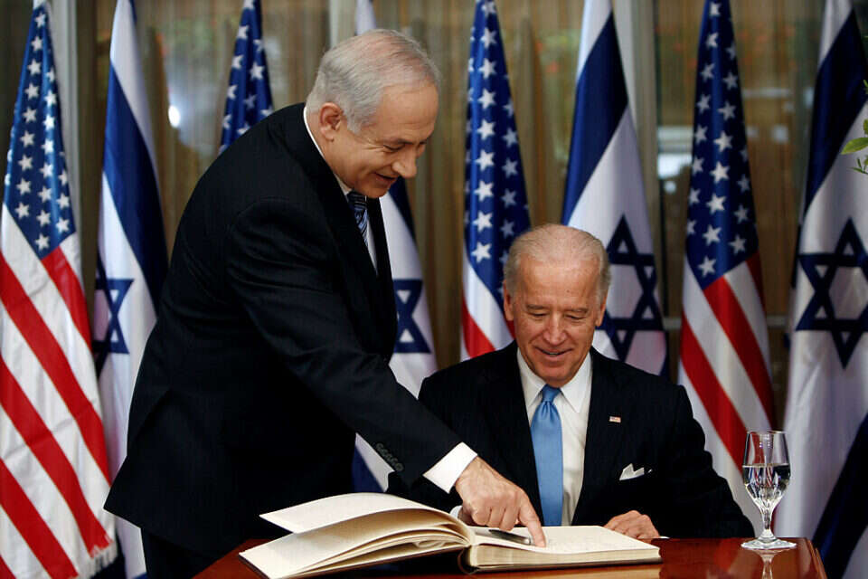 הנשיא ג'ו ביידן, בהיותו סגן נשיא, עם ראש הממשלה בנימין נתניהו בשנת 2010 , רויטרס / Ronen Zvulun