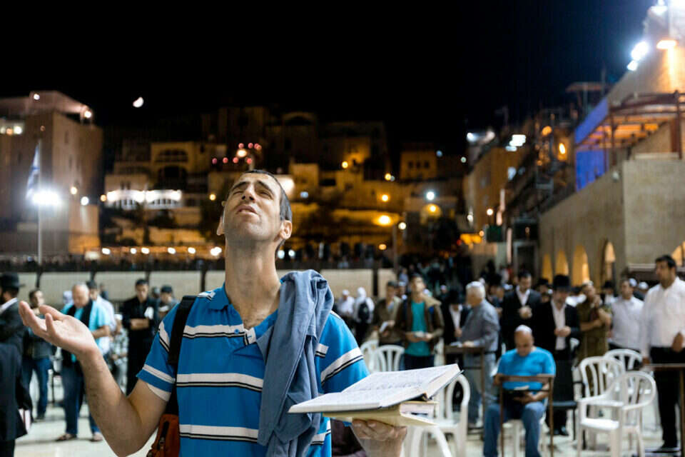 המונים אומרים סליחות בכותל // המונים אומרים סליחות בכותל ,