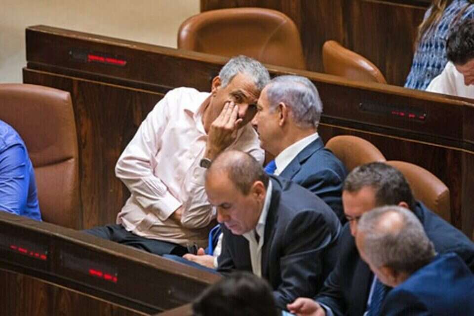 ראש הממשלה ושר האוצר במליאת הכנסת // צילום: דודי ועקנין (ארכיון) // ראש הממשלה ושר האוצר במליאה , 