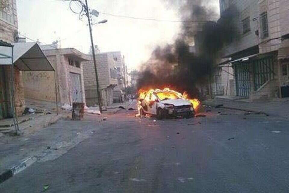 הרכב עולה באש, הערב בחברון // הרכב עולה באש, הערב בחברון , 