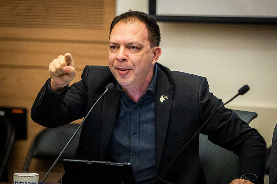 ח"כ ולדימיר בליאק. "למה מתקצבים בתקופה שמוסדות הפטור לומדים?" , אורן בן חקון