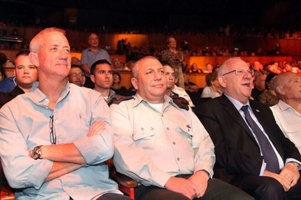 גביש, ריבלין ואיזנקוט \ צילום: גדעון מרקוביץ' // גביש, ריבלין ואיזנקוט ,