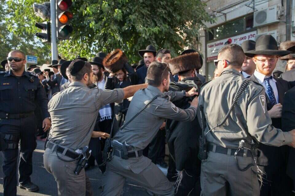 הפגנת החרדים נגד הפעלת מתחם "יס פלנט" בשבת // צילום: נעם ריבקין פנטון // הפגנת החרדים נגד הפעלת מתחם "יס פלנט" בשבת ,