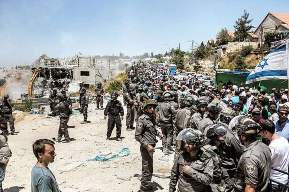 מחייב דיון מעמיק נטול סיסמאות. זירת הפינוי בבית אל, השבוע // מחייב דיון מעמיק נטול סיסמאות. זירת הפינוי בבית אל, השבוע ,