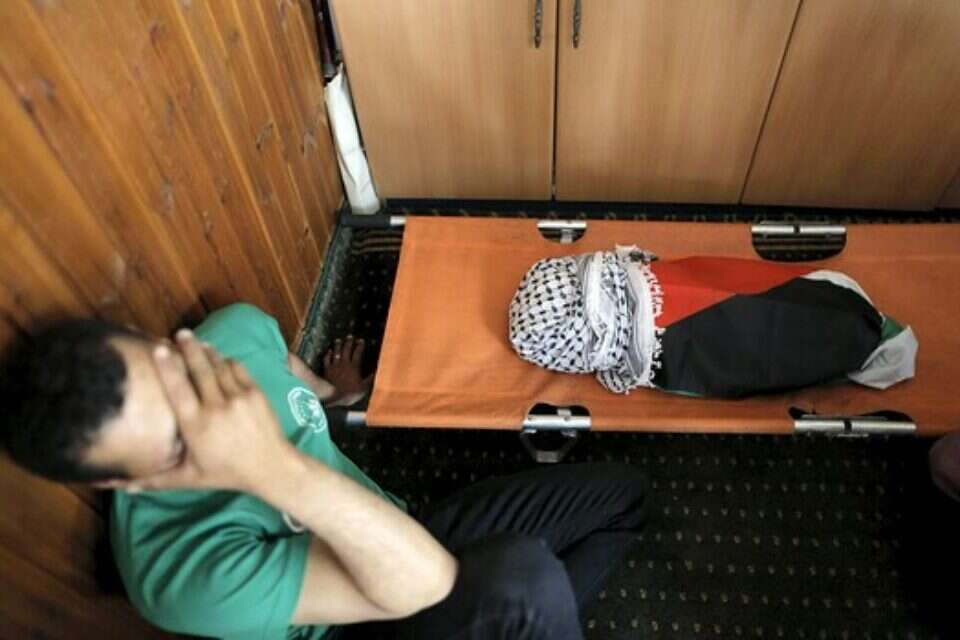 אדם מתאבל על מות התינוק עלי דוואבשה // צילום: רויטרס // אדם מתאבל על מות התינוק עלי דוואבשה , 