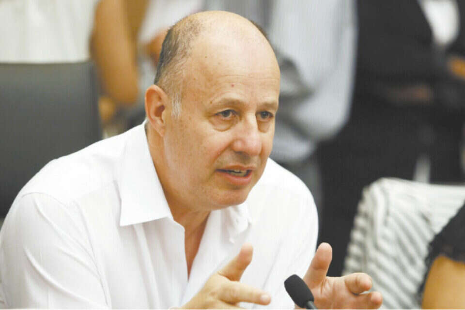 הנגבי בכנסת. "לפחות יש זמן לראות את מכבי ת"א" // צילום: דודי ועקנין // הנגבי בכנסת. "לפחות יש זמן לראות את מכבי ת"א" ,