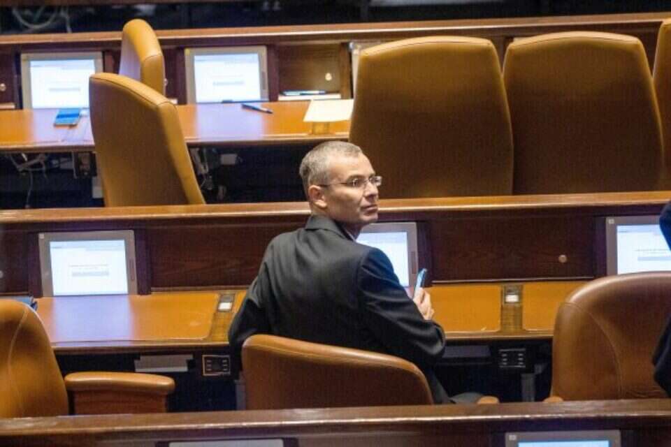 לתקן, לא להשתלט. לוין , אורן בן חקון