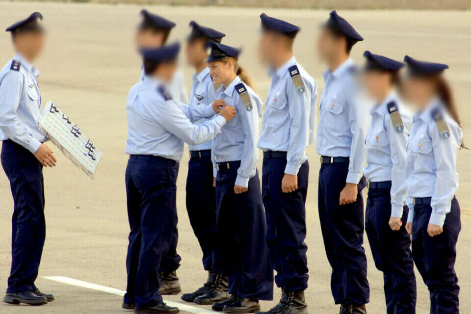תמר אריאל ז"ל מקבלת את כנפי הטיסה בדצמבר 2012 // צילום: דודו גרינשפן // תמר אריאל ז"ל מקבלת את כנפי הטיסה בדצמבר 2012 ,