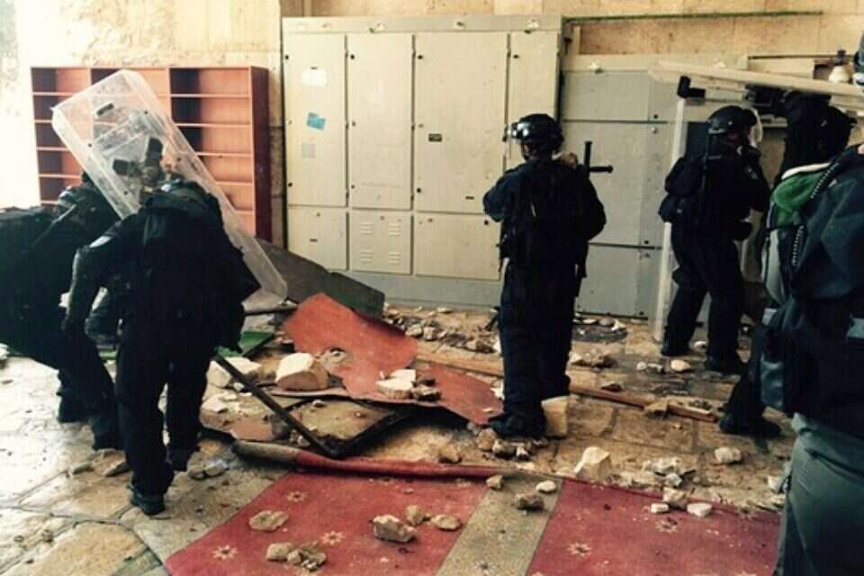 השוטרים וההרס, אתמול // צילום: חטיבת דוברות המשטרה // השוטרים וההרס, אתמול ,