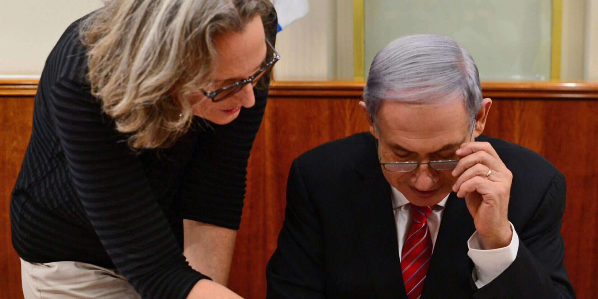 נתניהו ואוצרת מגילות מדבר יהודה, פנינה שור // צילום: קובי גדעון/לע"מ // נתניהו ואוצרת מגילות מדבר יהודה, פנינה שור ,