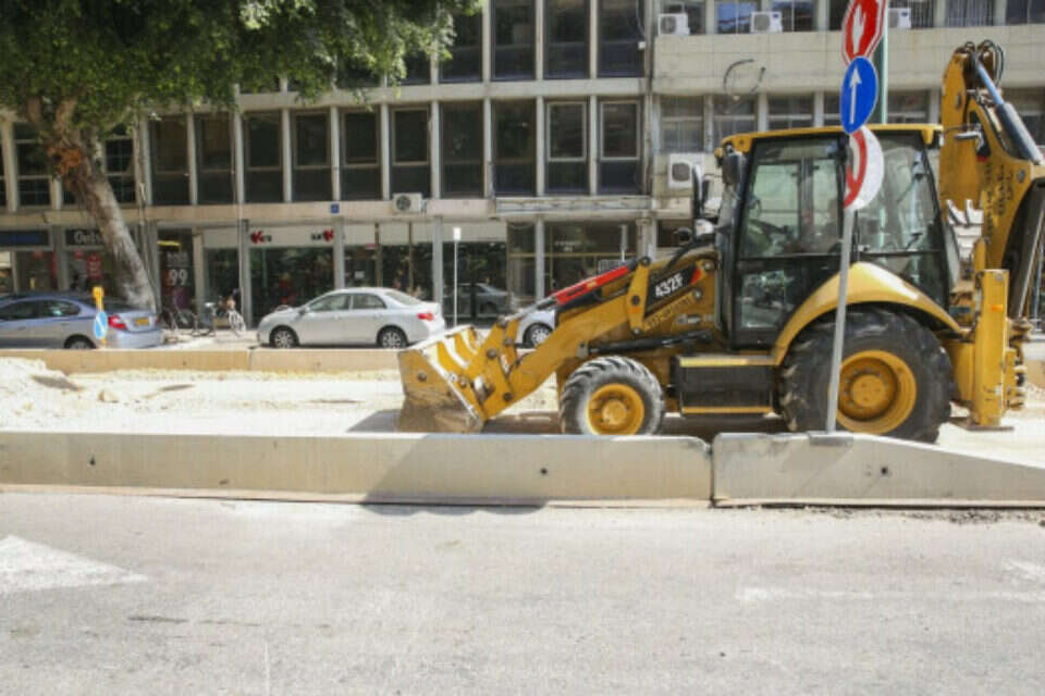 עבודות על הרכבת הקלה בתל אביב // עבודות על הרכבת הקלה בתל אביב ,