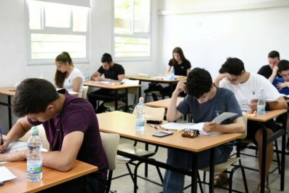 תלמידים במבחן בגרות (למצולמים אין קשר לכתבה) , יוסי זליגר