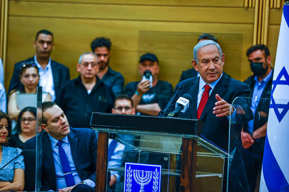 נתניהו בישיבת סיעה. ארכיון , אורן בן חקון