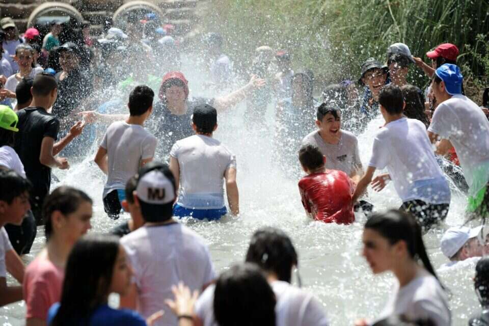 נהנים בעמק המעיינות בחג המים , גיל אליהו - ג'יני