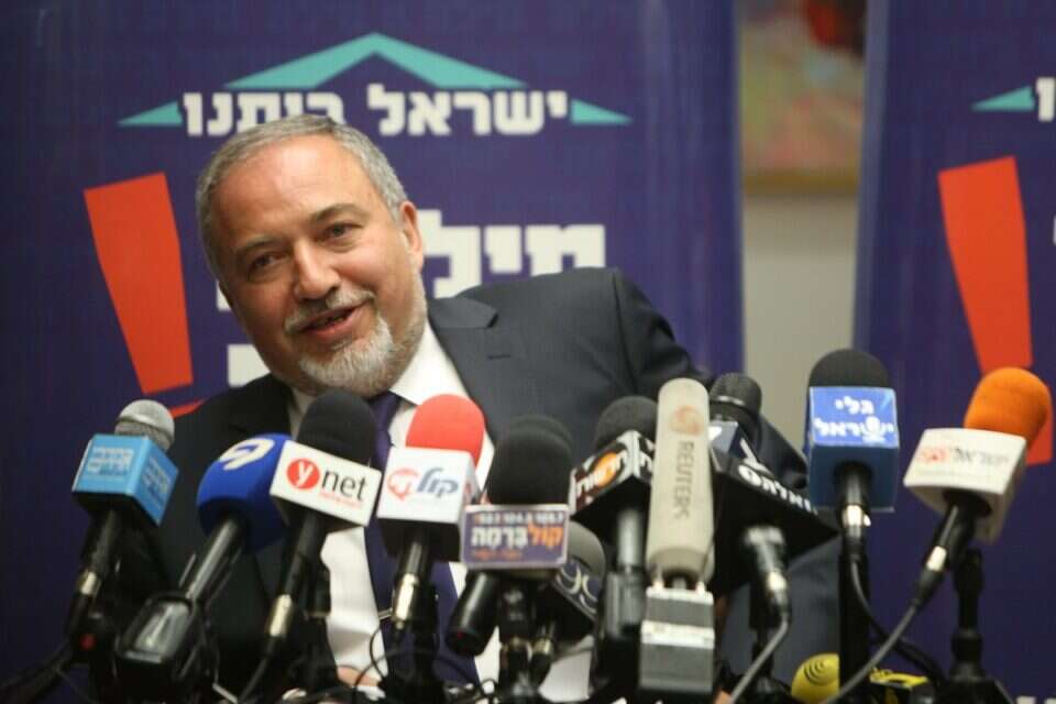 יזם את הוראת השעה. שר האוצר לשעבר ליברמן , מירי צחי