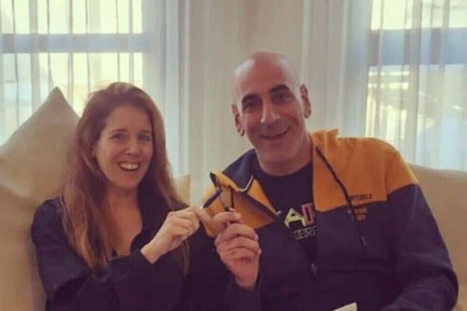 קובי מימן ואשתו קרן חותמים על הסכם גירושים , ללא קרדיט