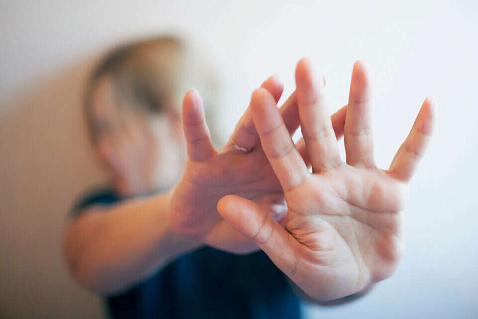 נערה בת 15 הותקפה על ידי קטינה אחרת בת 14 , GettyImages