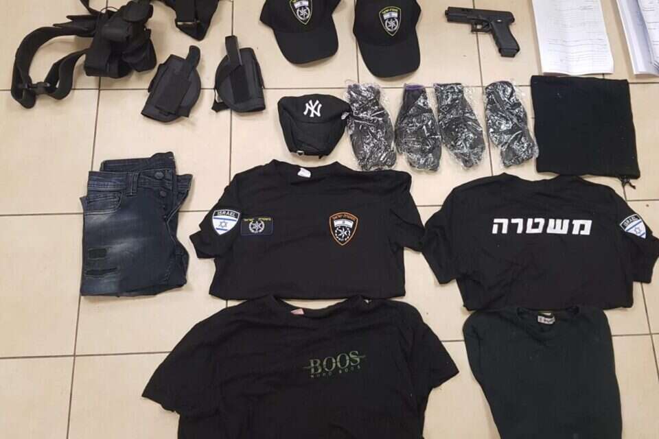הציוד שנתפס אצל החשודים , דוברות המשטרה