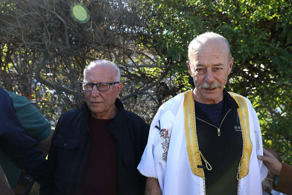 מאהר יונס (מימין) ובן דודו כרים