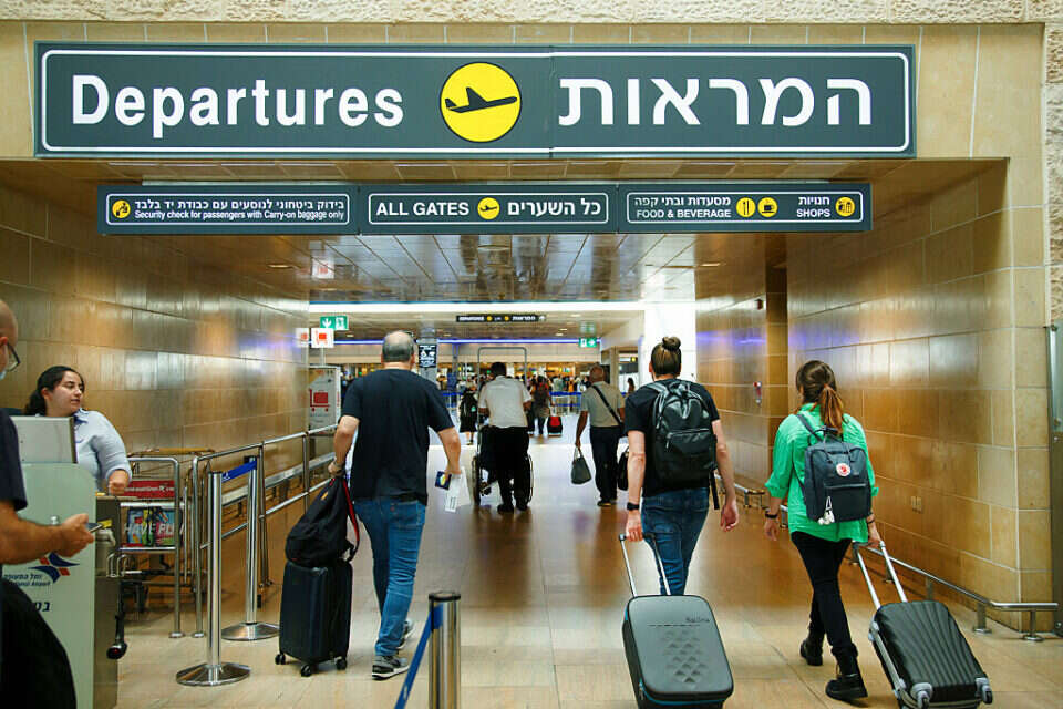 תיירים בנתב"ג , משה שי