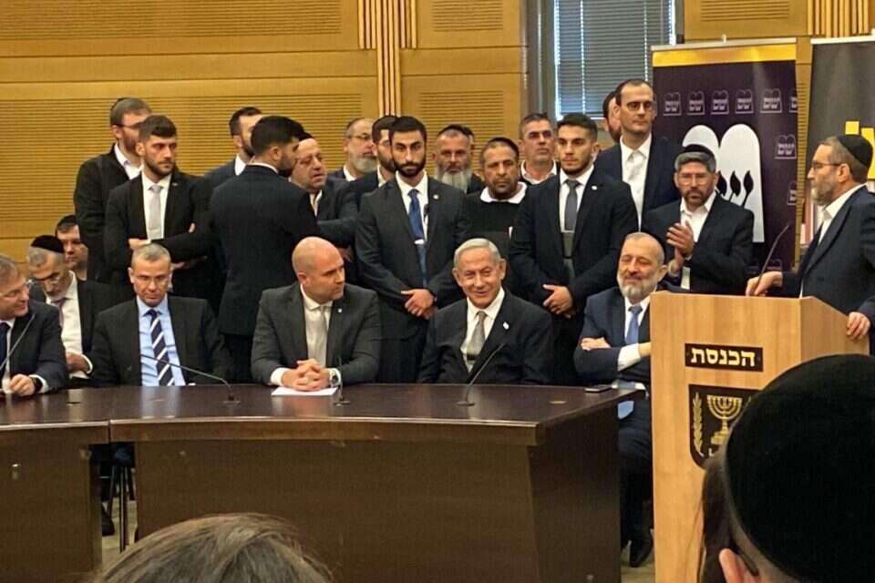 מפגן תמיכה בדרעי במהלך ישיבת סיעת ש"ס , מעיין ברבי/ TPS