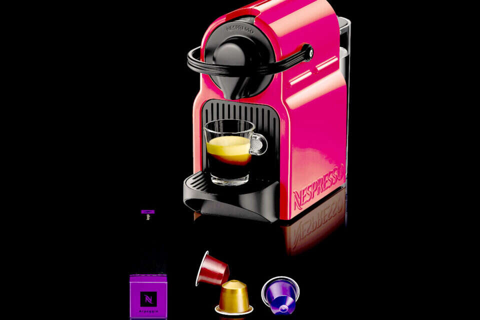 מכונת "איניסיה" של Nespresso // מכונת "איניסיה" של Nespresso ,