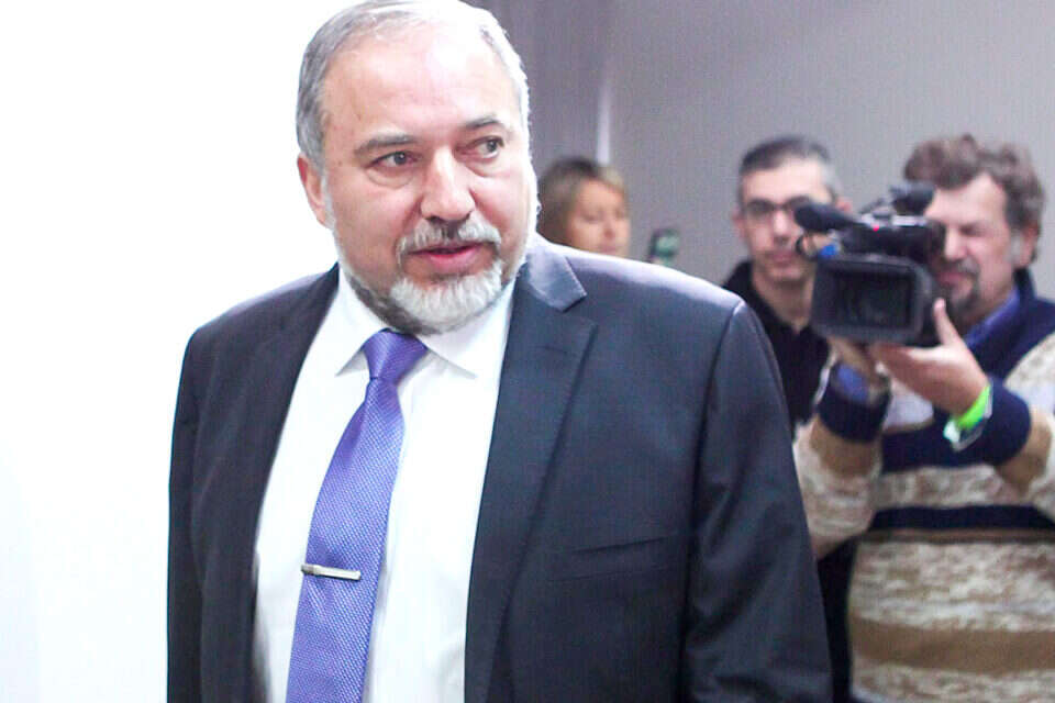 ליברמן. המחליט הבלעדי  //  צילום: יהושע יוסף // ליברמן. המחליט הבלעדי , 