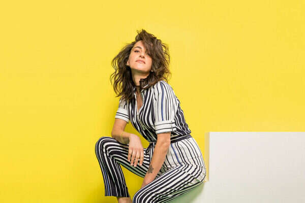 מקללת את קברניטי המדינה. דורין אטיאס , שי יחזקאל