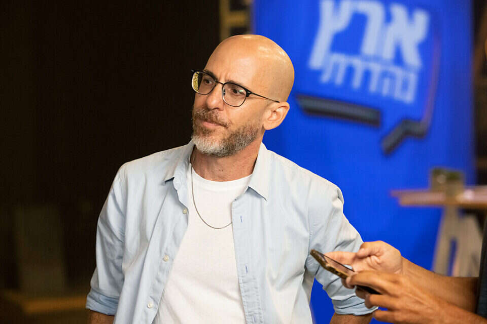 מולי שגב. עורך "ארץ נהדרת" , משה שגב