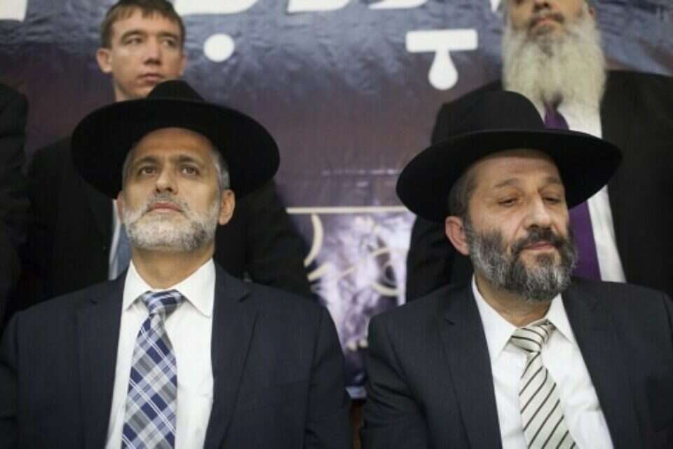 האחד עזב, השני בדרך? אריה דרעי ואלי ישי, ארכיון // האחד עזב, השני בדרך? ,