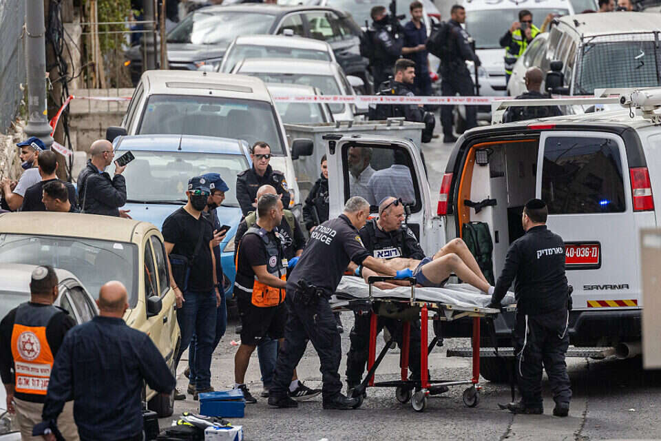 המחבל מהפיגוע בעיר דוד מפונה לקבלת טיפול רפואי , ללא