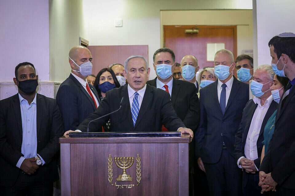 התמונה המפורסמת מיום משפטו הראשון, 24 במאי 2020. בסוף הגיע למשפט , יונתן זינדל/פלאש90